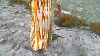 Indian Village Housewife And Her Husband'S Outdoor Escapade Captured On Camera