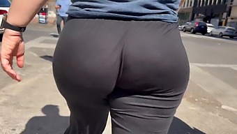 Honest City Encounter With A Girl With A Curvy Rear End And A Wedgie