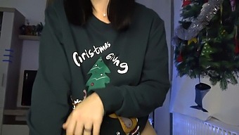 Stepsister Anna'S Christmas Gift: Hot Oral And Creampie